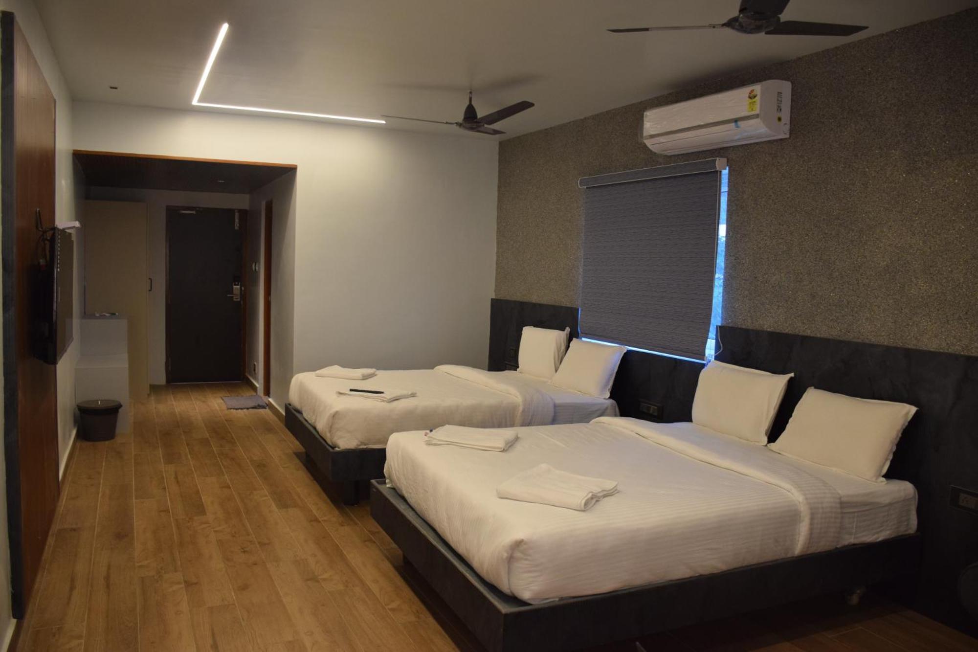 Hotel Christo's Velankanni Esterno foto